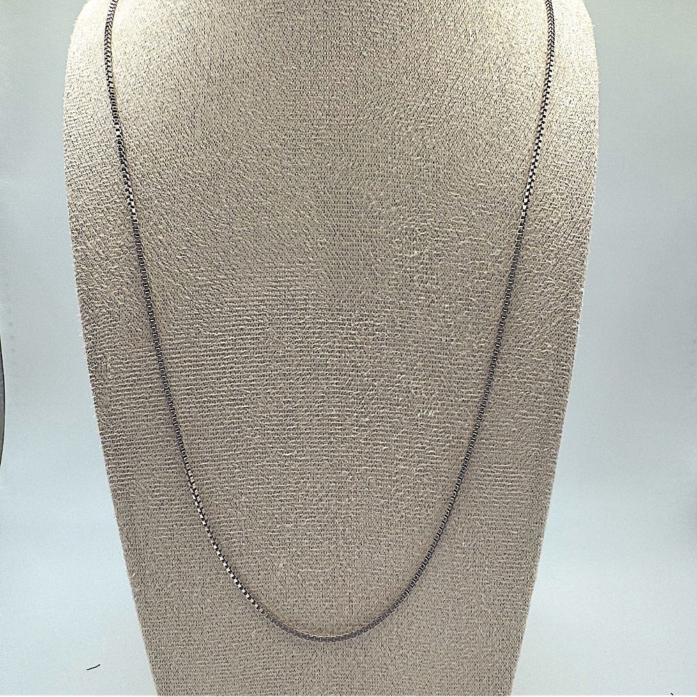 Elegant 925 box Sterling silver chain new with tags approximately 12 inches